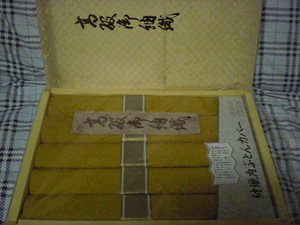 高級御紬織 日本の伝統と風土が生んだ最も由緒ある織物 優雅で高貴な金茶色 座布団カバー5枚セット 新品箱入り