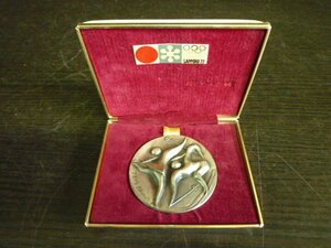 ◆JA-10794-45 1972年 第11回札幌オリンピック冬季大会 スーベニア 記念メダル ケース付 岡本太郎