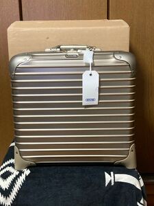 新品未使用 RIMOWA TOPAS TITANIUM BUS 40TR ビジネス トローリー 920.40.03.2 リモワ トパース チタニウム 2輪 送料無料