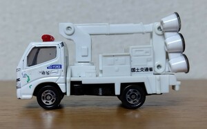 トミカ No32 国土交通省 照明車 使用過程品
