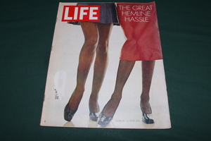 70s LIFE 雑誌 ヴィンテージ ライフ フォト エッセイ アメリカ / Great Hemline Hassle ファッション 表紙 1970