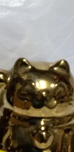 金色の招き猫の貯金箱