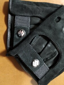 新品　SUZUKIロゴ付きドライビンググローブ　　　　シープスエード黒色　サイズL（24）