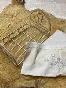 ビンテージ フランスブロカント アイアンフレーム ドールベッド doll bed ビスクドール Babyドールハウス人形用家具ブライス即購入