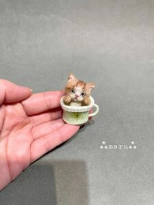 ＊maru＊羊毛フェルト　小さなコップに入った茶トラ白猫　ハンドメイド　ブライス　人形　ドールハウス