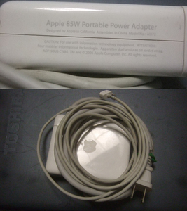 ★Apple Magsafe85W Adapter。