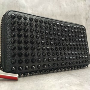 極美品/現行●Christian Louboutin ルブタン メンズ 長財布 パネトーネ ラウンドファスナー ジップ スタッズ シボ革 レザー 黒 ブラック