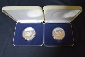 イラク　１ディナール　銀貨　２枚　1980年　約36.4g 36.5ｇ(カバー含) プルーフ ケース入り　レア