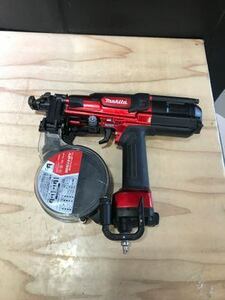 【中古品】makita(マキタ) 41㎜高圧エアビス打ち機 赤 AR411HR　/　ITNLMVIHNM5M