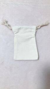 アイボリー　ミニ巾着　ポーチ:サイズ約14.8×10㎝: 未使用:レディスバッグ:送料120円