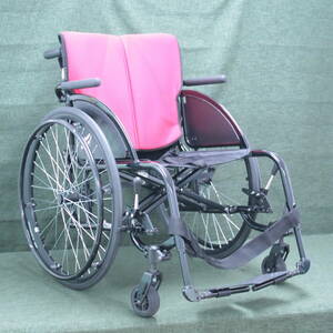 あ//A7336 【美品】FORCE ノーヴァ　クワトロ　車椅子　軽快指向モデル　