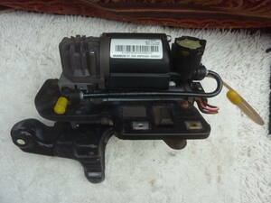 ベンツ　Ｗ２２０Ｓクラス　エアサスコンプレッサーユニット　A220 542 04 40 WABCO 001 1548 KOMPRESSOR-AGGREGAT 稼動品