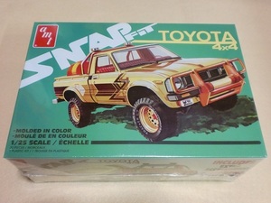 AMT 1/25 トヨタ ハイラックス SR5 1980 ピックアップ トラック 左ハンドル　Toyota 4x4 Pickup Truck (Snap) amt 1114 