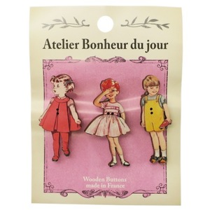 フランス製　木製ボタン♪ブローチセット　赤いドレスの女の子・赤毛の女の子・黄色いパンツの男の子　アトリエ ボヌール ドゥ ジュール