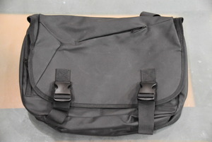 ボディバッグ 大容量 メンズ メッセンジャーバッグ 防水 ショルダーバッグ 適切なサイズ 斜めがけワンショルダーバッグ 
