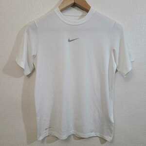 ☆NIKE/ナイキ/キッズ/子供服/145cm/Mサイズ/半袖シャツ/ドライシャツ/ワンポイント/トップス/半袖Tシャツ/ドライフィット