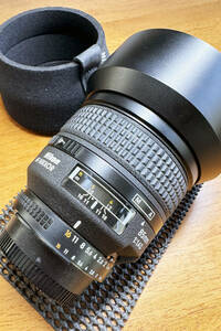 ★ニコン AF Nikkor 85mm f/1.4D+純正レンズフードHN-31+フードハットL【美品】