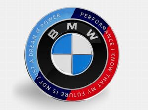 英文字入り ３穴 BMW 50th エンブレム ボンネット 82mm 新型 50周年 M クラシック F20 F40 F22 F44 F45 F87 F30 F31 F34 F80 F36 F82 F83