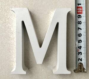 アルファベット木製オブジェ「M」インテリア 置物　インテリアグッズ　雑貨　ハンドメイド材料