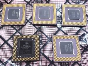 金 ゴールドリード セラミックパッケージ Pentium インテル CPU ペンティアム PC98、PC パーツ 主にNEC PC-9821系の取り外し品