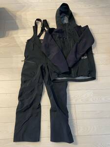 メンズ Burton [ak] GORE-TEX PRO ジャケット（L）、 ハイトップ ビブパンツ（M）　TRUE BLACK ブラック スキーウェア 上下