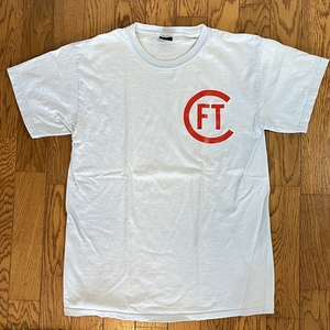 ◆ FTC USED 古着 Tシャツ ライトブルーボディ 赤ロゴ サイズM ◆