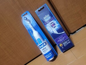 ブラウン　BRAUN　Oral-B　乾電池式電動歯ブラシ本体　変えブラシ(２本入り)　未使用品