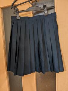 女子学生制服スカート　紺色　W64 丈45 吊紐あり コスプレ等に　送料370円。同梱可能。jsf④