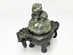 【手彫り玉石香炉】　三つ足避邪双耳獅子蓋　中国蝋石彫刻　古玩骨董　　　N0728B