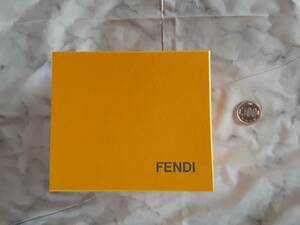 新品未使用品 [FENDI] 腕時計 Momento Fendi F218524500 レディース シルバー [並行輸入品]
