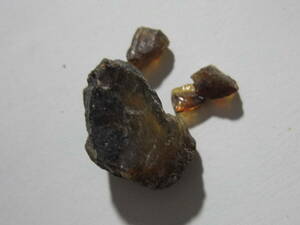こはく原石★本琥珀ブルーアンバーamberスマトラ産原石 6.1ct 天然石 本コハク　7　パワーストーン色々まとめてたくさん大量同梱可　324-3