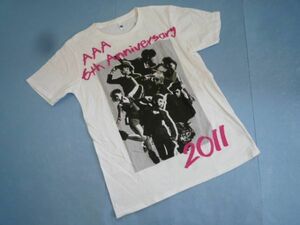 【お買い得！】　★ トリプルエー ／ AAA ★　半袖Ｔシャツ　白　アーティスト　Ｓサイズ　（HK27Z013）