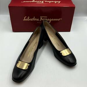 Salvatore Ferragamo フェラガモ パンプス レザー ブラック ガンチーニ ゴールド金具 DR38987 H47 サイズ：6 1/2 C