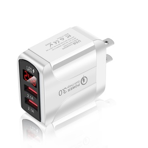 スマホ　充電器　ホワイト　2.4Aデジタル表示機能付き　USB2個口　最大2.4A