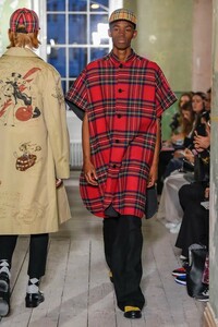 新品 ★ バーバリー BURBERRY 2017 ランウェイ登場 チェック柄 リバーシブル オーバーサイズ ウール カシミア ポンチョ（M) ★ かわいい服