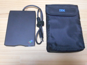 希少品！IBM ノートパソコン用 USB接続のFDDドライブ「FD-05PUB」（動作品：現状渡し）