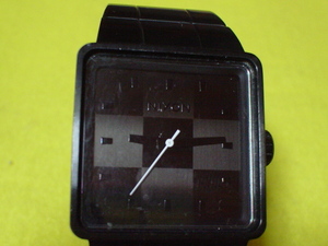 珍品　デザイン　NIXON　FULL　THROTTLE　THE　QUATRO　１００ｍ　腕時計　角型　ブラック　ジャンク品
