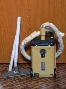 ＜昭和レトロ1982年製42年前の家庭用電気掃除機ナショナルUSED＞