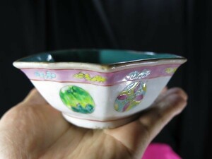 A　粉彩色絵碗③　清時代　中国　磁器　焼き物　盃　杯　同治