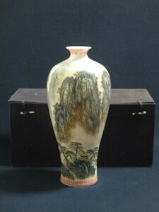 中国　景徳鎮製　色絵　壺