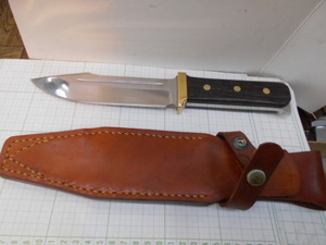 古い大型ハンドメイドナイフ 銘なし　セミナークラス　本刃付き　ブレード 170mm 6.3mm厚　全長 300mm　詳細不明です　擦れ傷があります