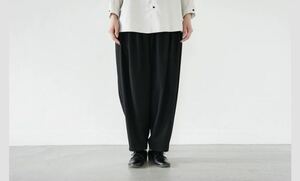 美品　送料込　ポリエステルフラノツイル ギャザーワイドパンツ／black［size XS］／NO CONTROL AIR ユニセックス