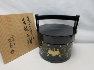 510357 【 茶道具 塗師 龍斎作 木製黒真塗 高台寺蒔絵 手桶水指 割蓋 共箱 】 検) 作家物 ほぼ未使用 煎茶道具 煎茶 茶器 茶席 水差しⅱ