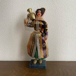 (AD) トルコ人形 bali 民族衣装 アンティーク ビンテージ 人形 女性 約21cm 水瓶 70年代 80年代 ビンテージ アンティーク 中古 JUNK