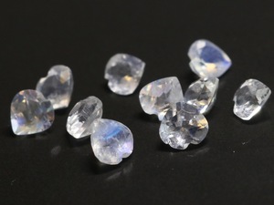 キレイ ブルームーンストーン 5mmハートシェイプのロット 10ケで3.57ct