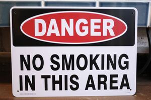 新品 DANGER NO SMOKING 危険 禁煙 看板 プラスチック サイン アメリカン ガレージ 世田谷ベース 店舗 メッセージボード