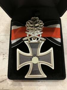 WW2 ドイツ軍　柏葉剣付騎士鉄十字章　勲章　専用ケース付
