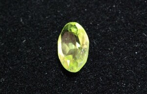 ★中古品ペリドット★オーバルカット　0.30ct★ルース裸石★管理番号412