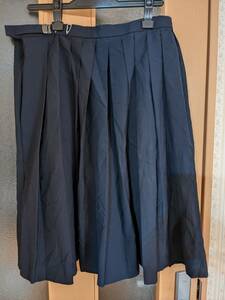 女子学生制服スカート　紺色　W70 丈60 コスプレ等に　送料370円。同梱可能。jsf③