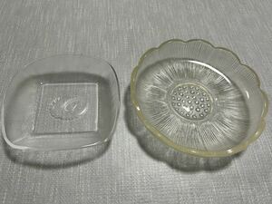 【美品】ガラス皿　2枚セット　透明皿　デザイン